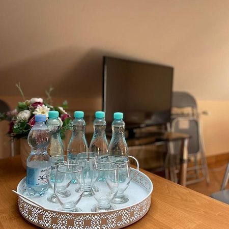 Restauracja Rozmarzyn Hotel Ostrzeszow ภายนอก รูปภาพ