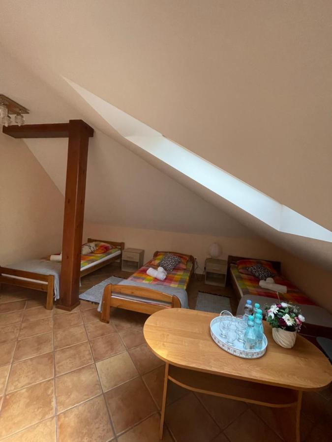 Restauracja Rozmarzyn Hotel Ostrzeszow ภายนอก รูปภาพ